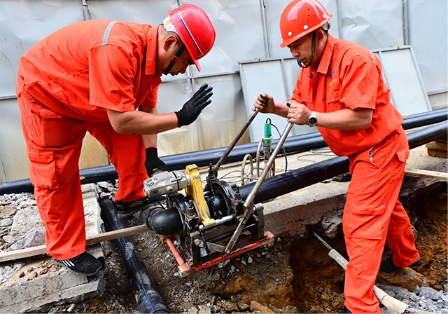 区自来水公司三管齐下推进老旧小区供水设施改造全力保障城区群众正常生活用水