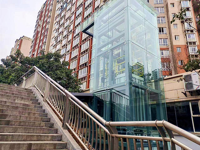 民生实事三环路人行天桥电梯安装工程完工